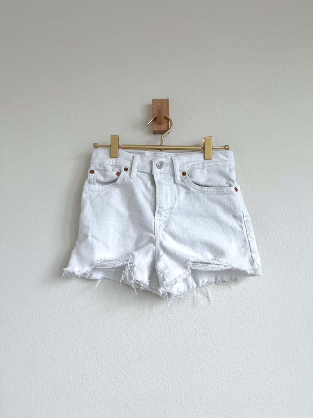 Levi's High Rise Y2K Festival White Distressed Cut Off Shorts - Size 25
